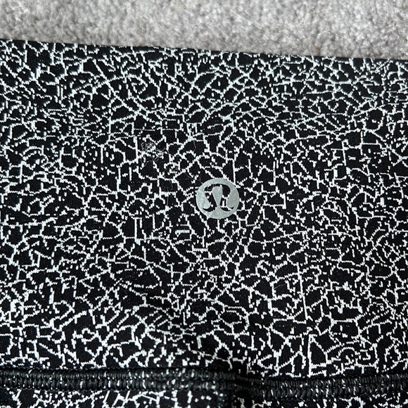 LuluLemon cropped leggings size 8 - Picture 3 of 4